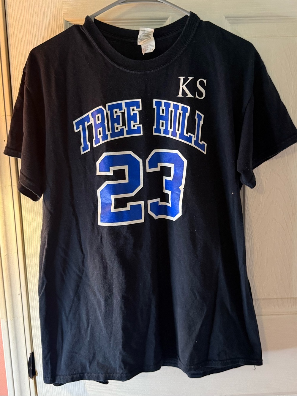Gildan Black 'Tree Hill 23' Graphic Tee with Blue and White Print